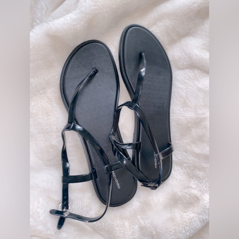 FRENCH CONNECTION
DALLAS SANDAL FAUX LEATHER CASUAL Black, Womens Size 10, NWOB